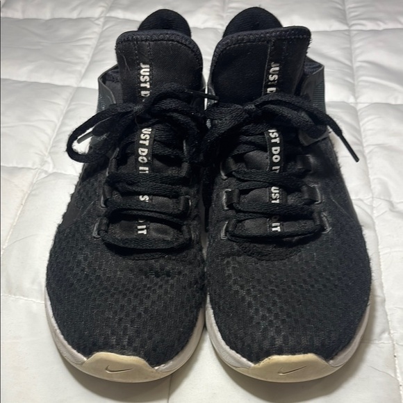 Nike Black and White Athletic Shoes - Picture 2 of 7